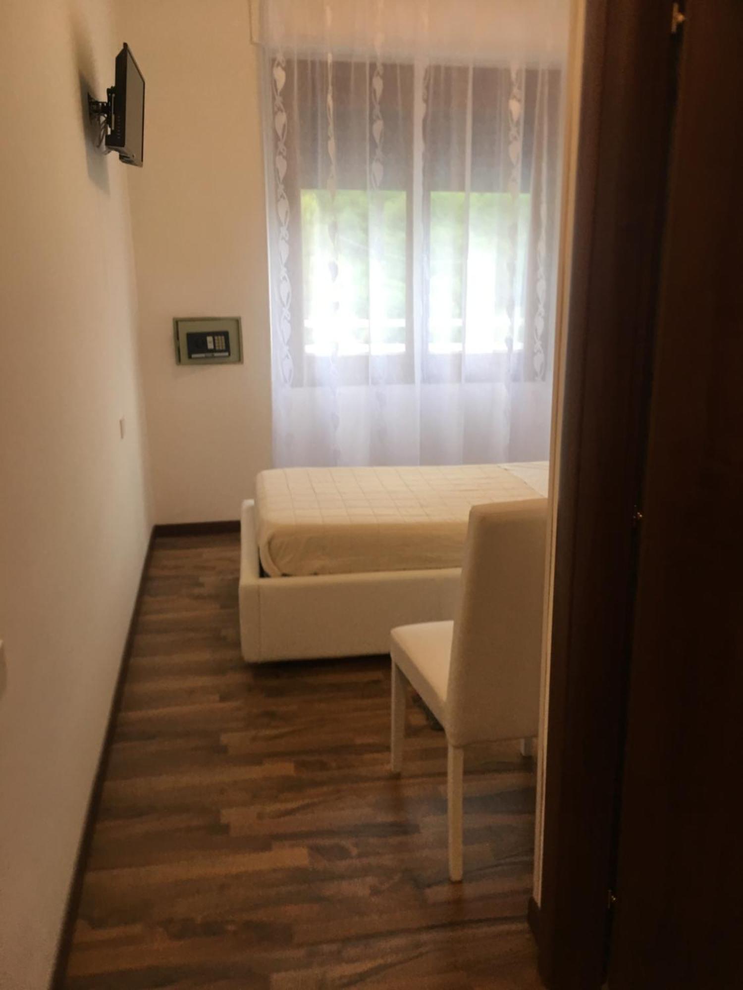 Albergo Al Lago อานโฟ ภายนอก รูปภาพ